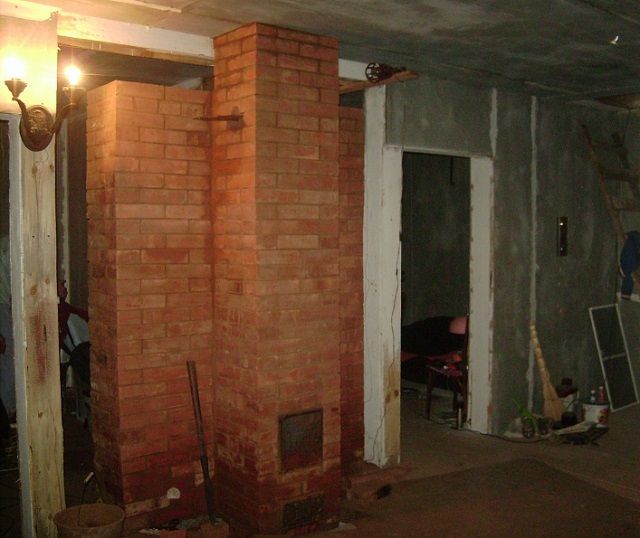 Печь запросто может выполнить роль участка стены между комнатами