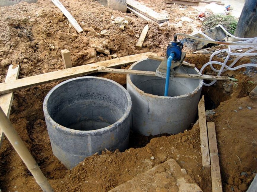 Оборудование ямы из бетонных колец большого диаметра