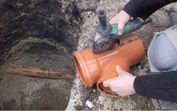 Инструкция по врезке в канализационную трубу своими руками