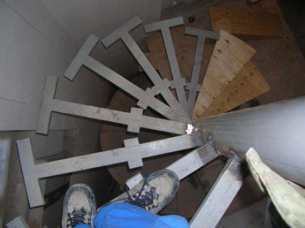 Ступеньки для лестницы – форма, материал, особенности конструкции