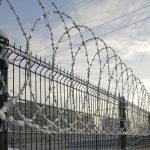 Колючая проволока: цена безопасности