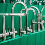 Окремостоячі підлогові змішувачі, змішувачі для ванни та кухні – огляд і поради Окремостоячі підлогові змішувачі, змішувачі для ванни та кухні – огляд і поради